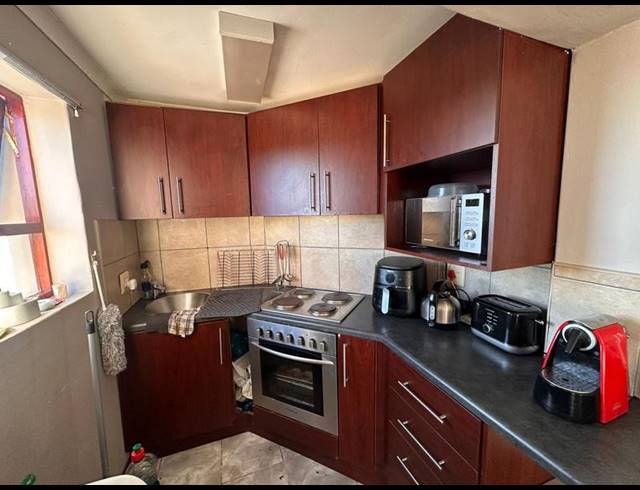 1 BEDROOM PROPERTY TO RENT IN OATLANDS NORTH